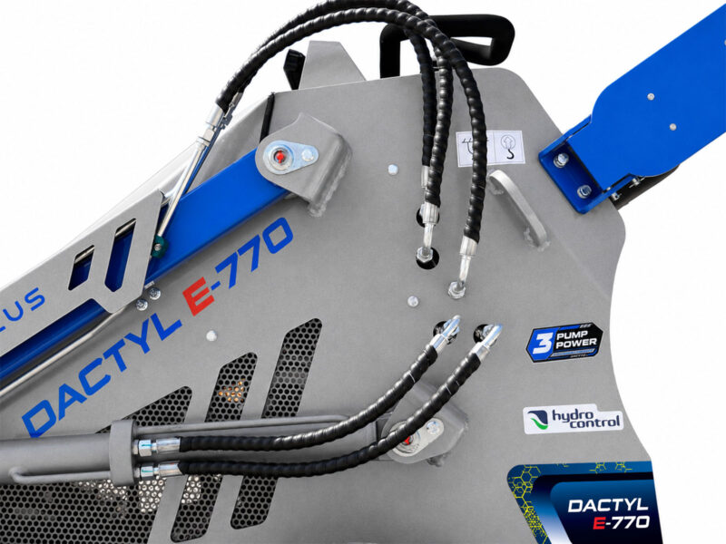 Mini Wheeled Loader with Ride-On Platform and Attachments for Professional Use | DACTYL-E770 - Image 3